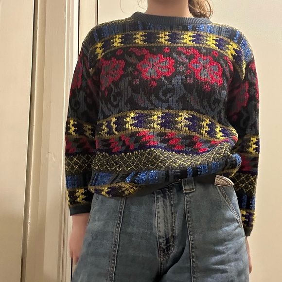 super cute and colorful sweater! - Picture 1 of 3